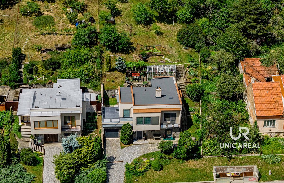 Prodej rodinného domu 220 m², pozemek 809 m²